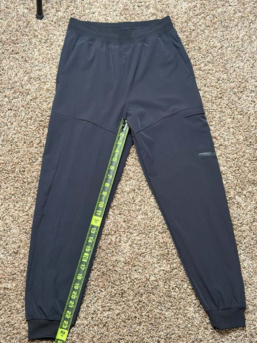 Alive women’s Lightweight Tapered Joggers - Black